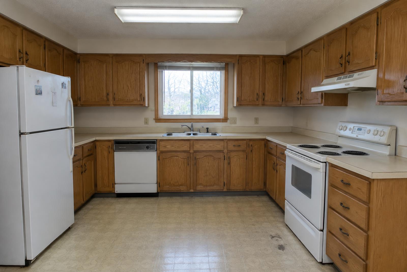 Dated oak kitchen in Lake Oswego before its Leal Construction remodel